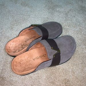 NWOT Vionic Women’s Slippers